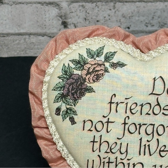 Heart Shape Friends Quote Ruffle Calligraphy Heart Decor 6 in X 6 in Vintage - Picture 3 of 12